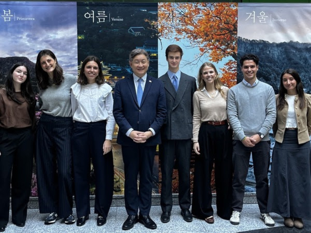 Ambassador Lim Soosuk held a meeting with Spanish university students